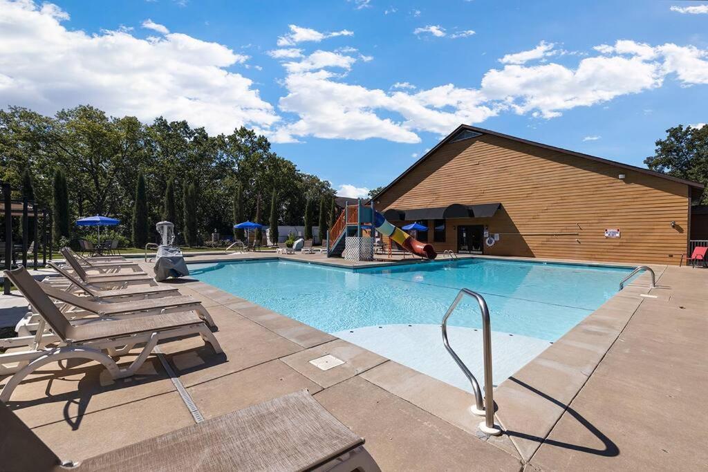 Rock And Timber Lodge Брэнсон Экстерьер фото